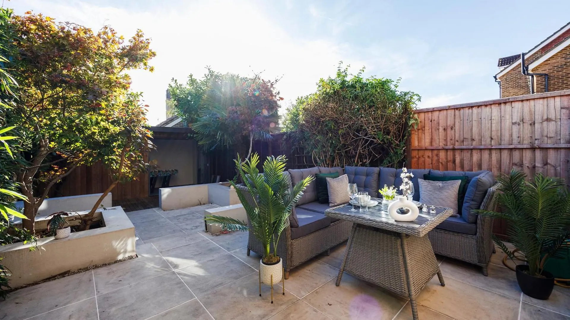 4 Bed Townhouse In Uxbridge Ideal For Families Or Contractors By Av Stays Short Lets Хитроу Дом отдыха
