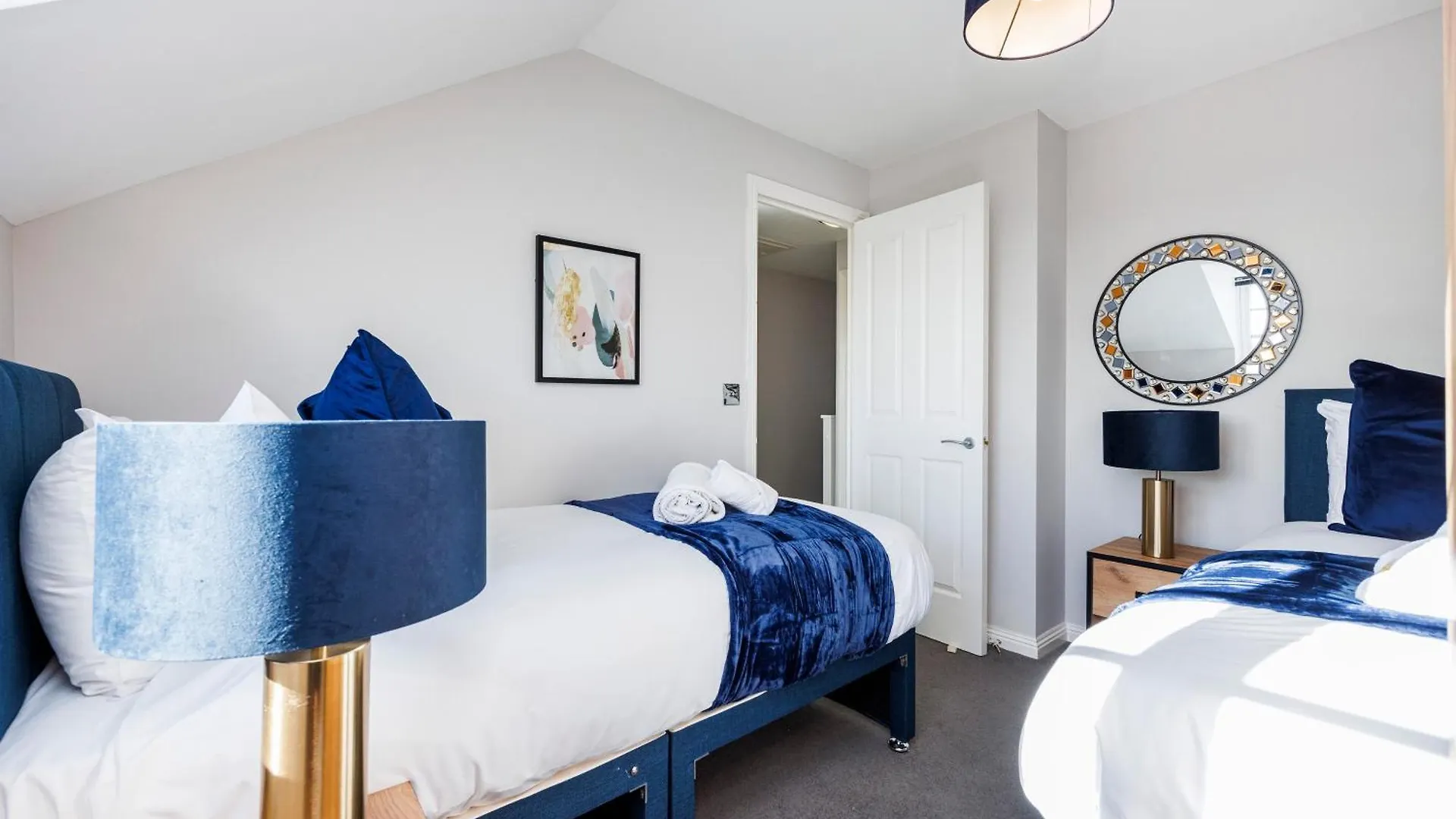 Holiday home 4 Bed Townhouse In Uxbridge Ideal For Families Or Contractors By Av Stays Short Lets Hillingdon United Kingdom