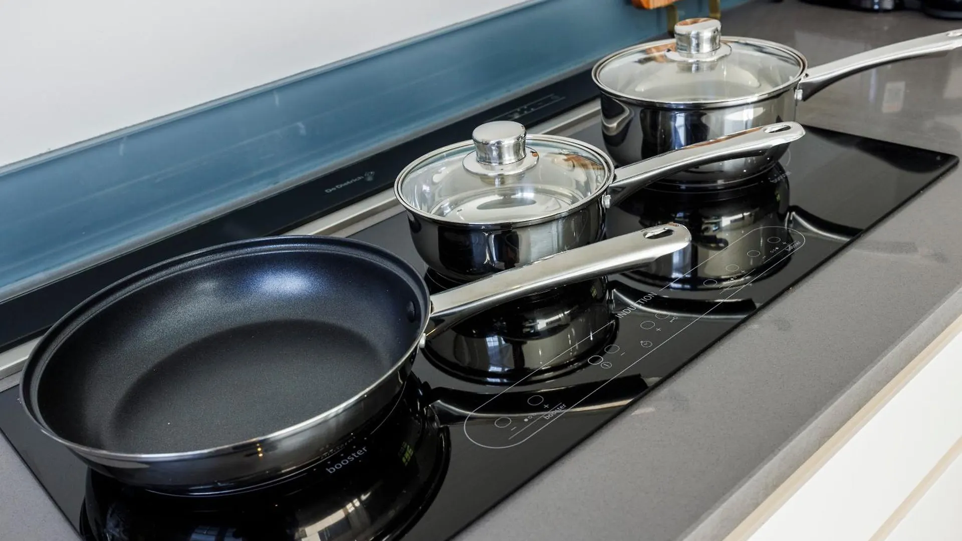 4 Bed Townhouse In Uxbridge Ideal For Families Or Contractors By Av Stays Short Lets contacts