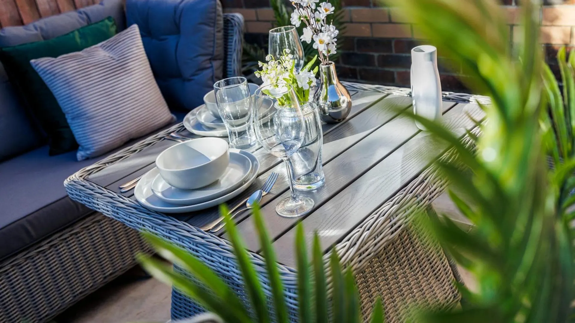 4 Bed Townhouse In Uxbridge Ideal For Families Or Contractors By Av Stays Short Lets Hillingdon