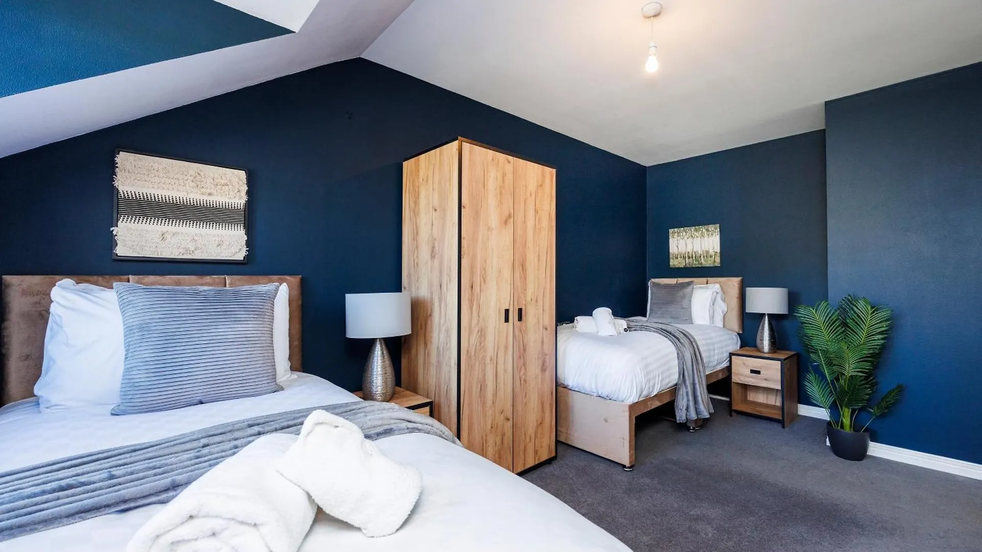 4 Bed Townhouse In Uxbridge Ideal For Families Or Contractors By Av Stays Short Lets Hillingdon
