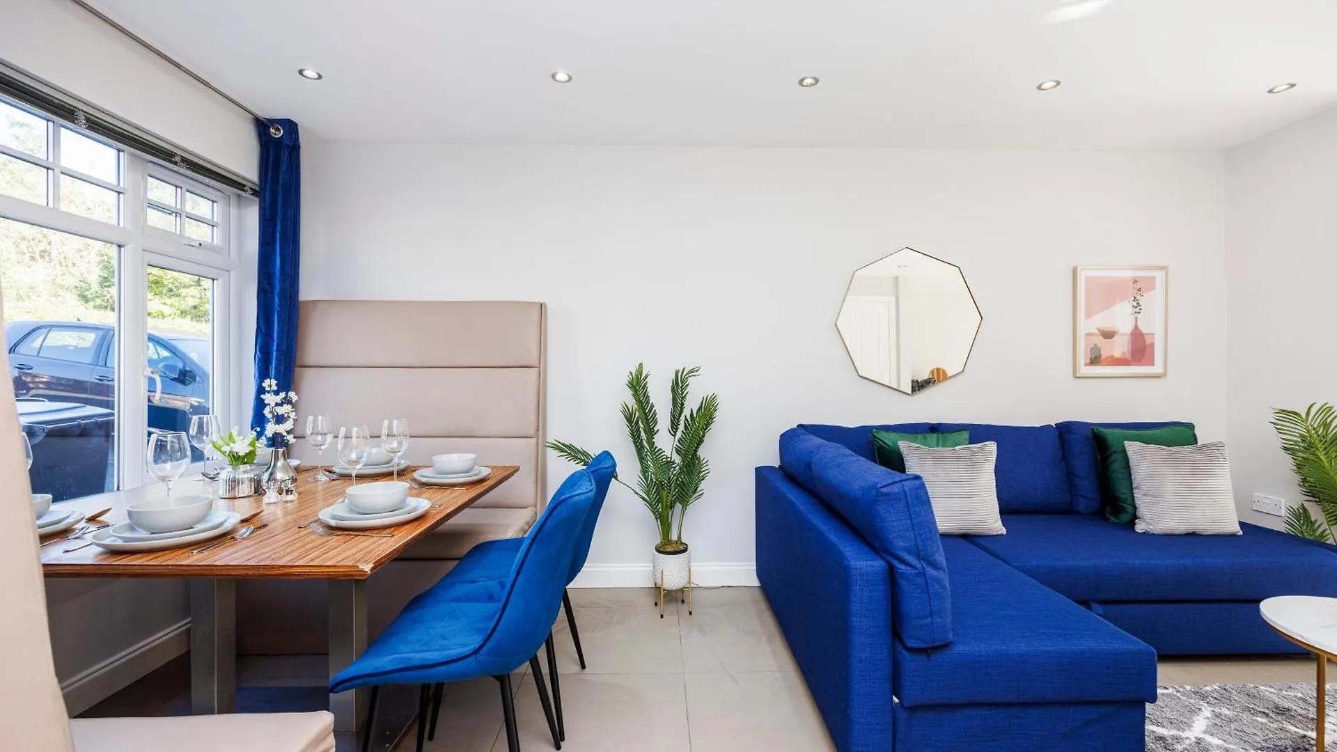 Holiday home 4 Bed Townhouse In Uxbridge Ideal For Families Or Contractors By Av Stays Short Lets Hillingdon