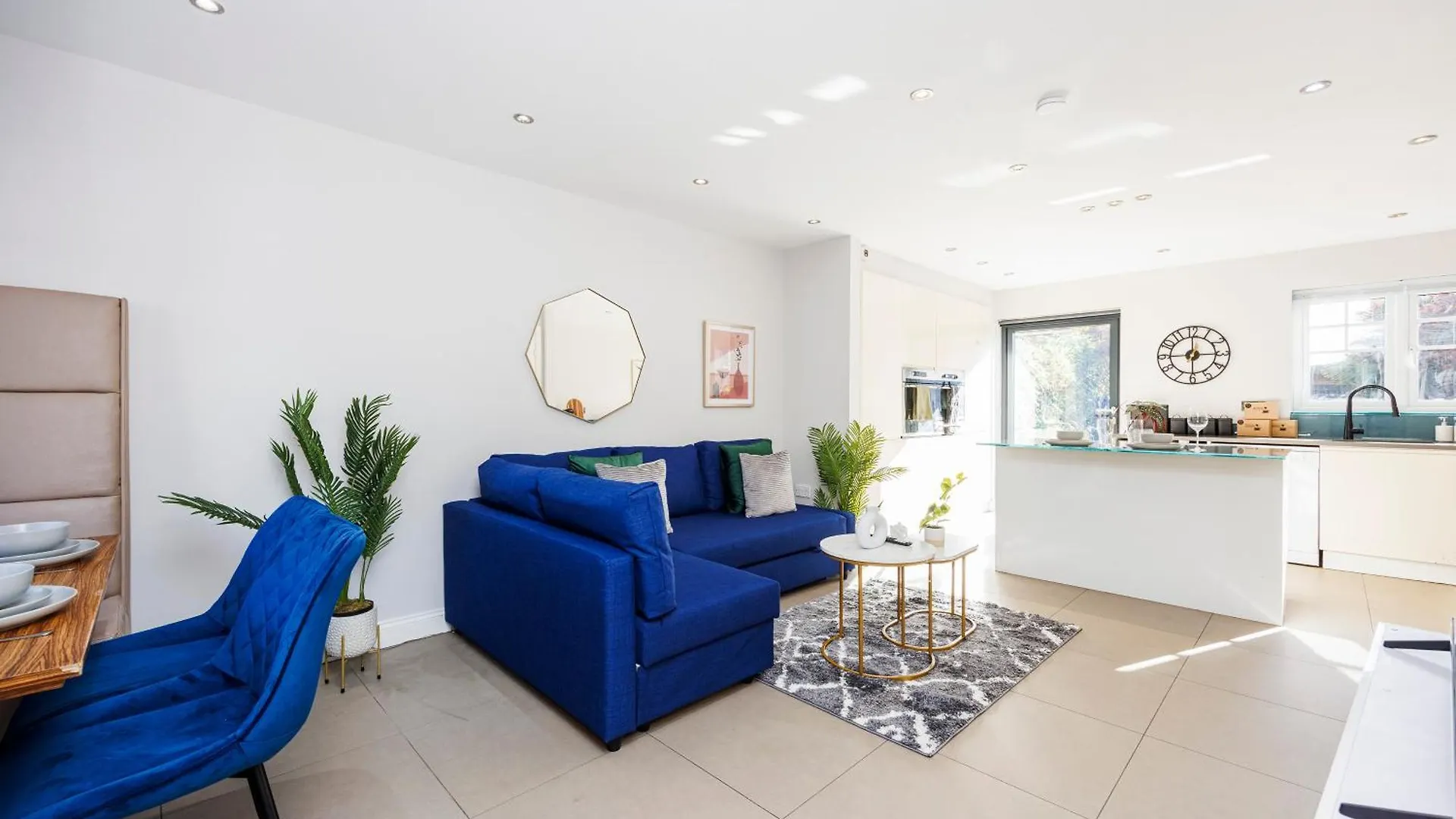 Holiday home 4 Bed Townhouse In Uxbridge Ideal For Families Or Contractors By Av Stays Short Lets Hillingdon United Kingdom